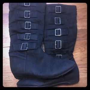 Black flat boots